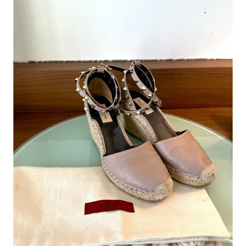 Valentino Garavani Rockstud Wedge Espadrilles in Nude – Size 37 – Authentic